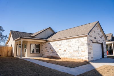 /international/us/315-string-prairie-way-smithville-tx-110105530791/