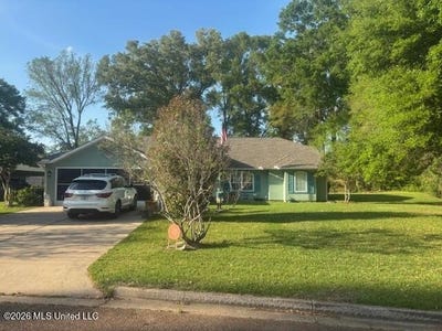 /international/us/105-thistledown-drive-natchez-ms-110108399605/