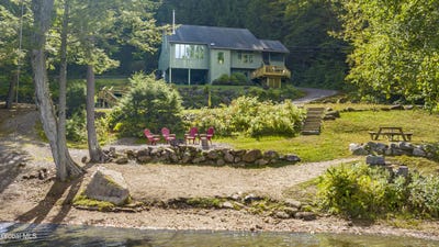 /international/us/449-e-kelm-pond-road-warrensburg-ny-110110307735/