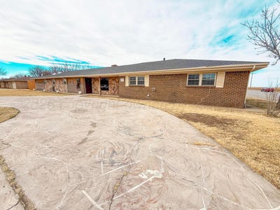 /international/us/2239-lynn-st-pampa-tx-110103184255/