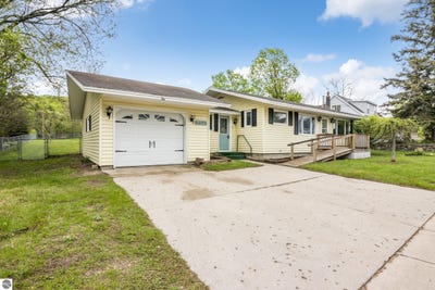 /international/us/8695-s-maple-city-road-maple-city-mi-110099671630/
