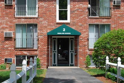 /international/us/93-west-street-milford-nh-110107695172/