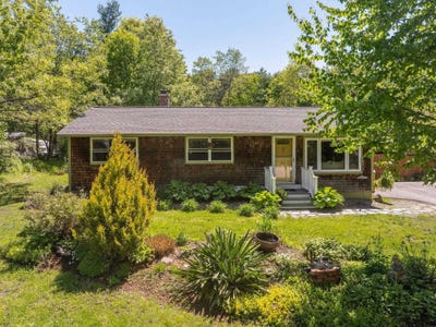 /international/us/27-langs-lane-newmarket-nh-110108538939/