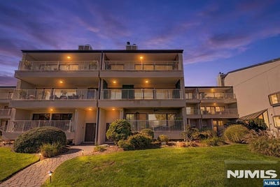 /international/us/1225-river-road-edgewater-nj-110120408905/