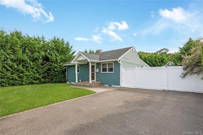 /international/us/28-academy-lane-oakdale-ny-110110078757/