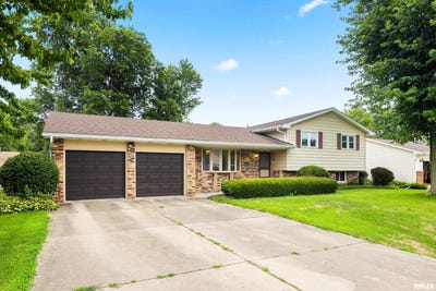 /international/us/205-n-holly-street-elmwood-il-110101097778/