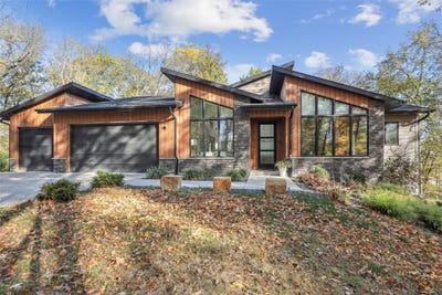 /international/us/5705-sw-landview-drive-west-des-moines-ia-110099697459/