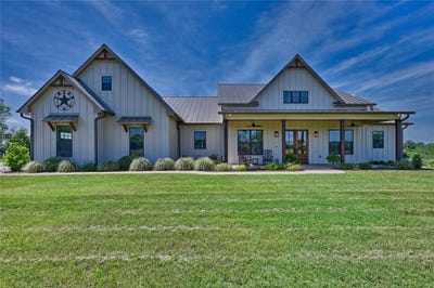 /international/us/2165-county-road-250-weimar-tx-110108437540/