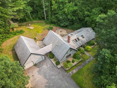 /international/us/9-school-st-boxford-ma-110101394787/