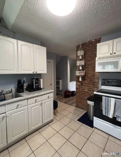 /international/us/273-collins-street-hartford-ct-110108662879/