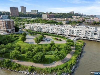 /international/us/108-the-promenade-edgewater-nj-110105259245/
