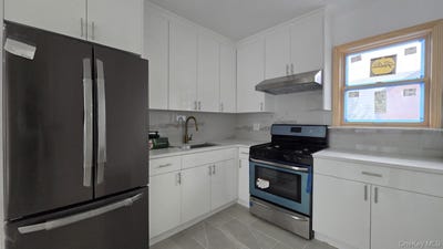 /international/us/63-87-fitchett-st-rego-park-ny-110105883905/