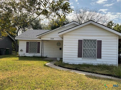/international/us/1309-la-valliere-street-victoria-tx-110095362548/