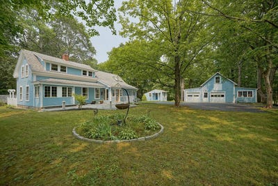 /international/us/299-exeter-road-hampton-falls-nh-110101449019/