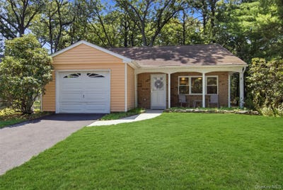 /international/us/254-edinburgh-drive-ridge-ny-110109668779/