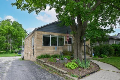 /international/us/246-north-ave-hartland-wi-110109776011/