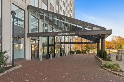 /international/us/320-fort-duquesne-blvd-downtown-pgh-pa-110095514121/