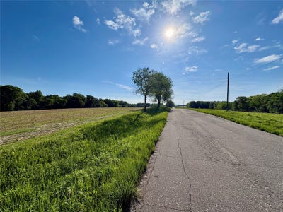 /international/us/160th-avenue-maiden-rock-wi-110109518761/