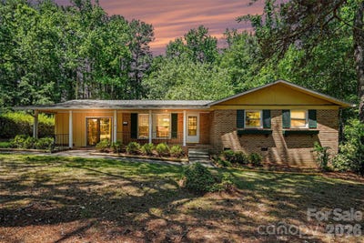 /international/us/1304-shannon-drive-wadesboro-nc-110107858776/
