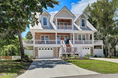 /international/us/213-oak-outlook-way-carolina-beach-nc-110108361575/