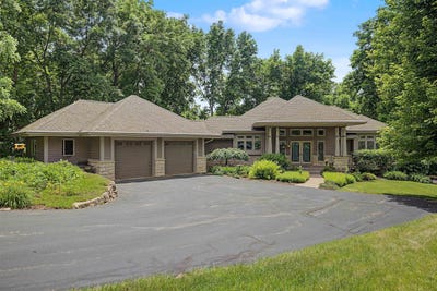 /international/us/2-dogwood-court-galena-il-110108843773/