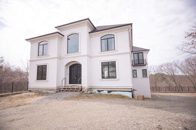 /international/us/12-gianna-drive-saugus-ma-110107306876/