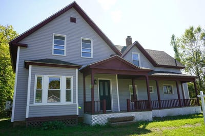 /international/us/124-south-street-pittsfield-me-110102210049/