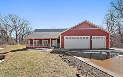 /international/us/438-wildwood-road-mahtomedi-mn-110106586685/
