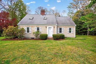/international/us/10-hathorne-lane-orleans-ma-110107997663/