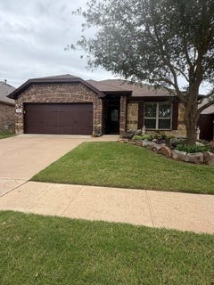 /international/us/202-tower-circle-terrell-tx-110108167165/