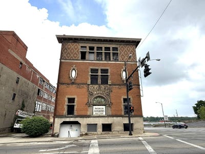 /international/us/136-138-e-high-st-springfield-oh-110100724485/