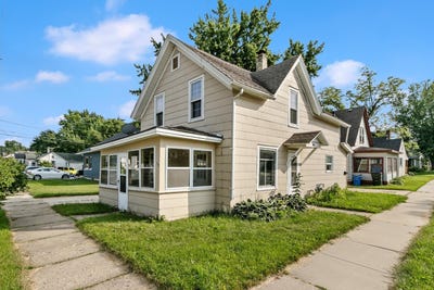/international/us/230-e-carroll-street-portage-wi-110100776691/