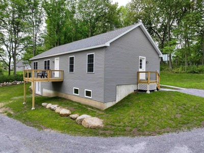 /international/us/261-school-street-shoreham-vt-110108537532/
