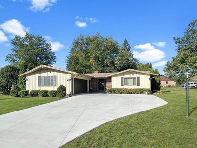 /international/us/1318-ridgefield-road-freeport-il-110106841674/