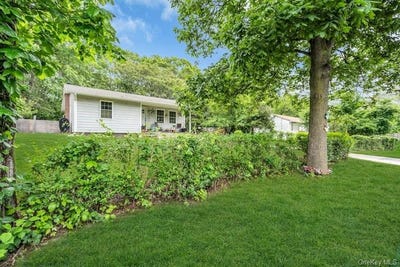 /international/us/13-carr-lane-medford-ny-110105873128/
