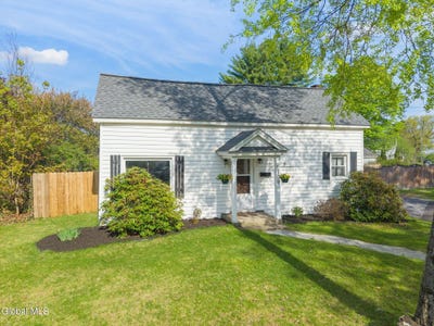 /international/us/108-middle-street-ballston-spa-ny-110107830999/