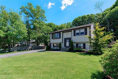 /international/us/42-seminole-trail-cranston-ri-110108793991/