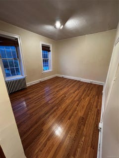 /international/us/5-w-market-street-hyde-park-ny-110108255837/