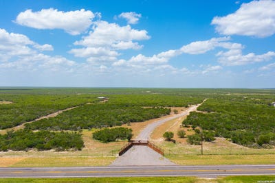 /international/us/highway-44-freer-tx-110109453731/