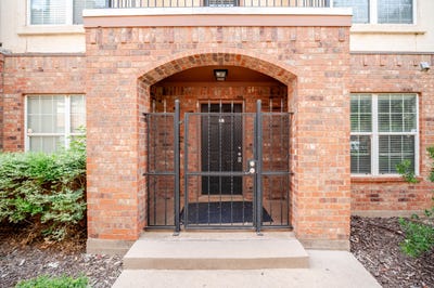 /international/us/2111-main-street-lubbock-tx-110108801149/