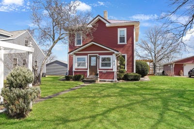 /international/us/812-blackhawk-street-reinbeck-ia-110098581870/