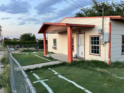 /international/us/505-s-front-fort-stockton-tx-110107604225/