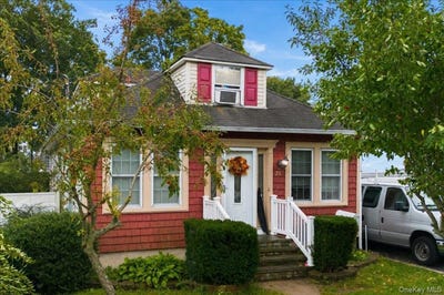 /international/us/25-3rd-avenue-central-islip-ny-110110379552/