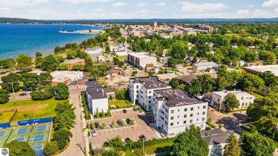 /international/us/714-308-randolph-street-traverse-city-mi-110101661709/