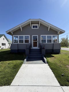/international/us/8006-e-main-street-dugger-in-110107455729/