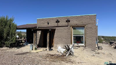 /international/us/31-henderson-way-road-quemado-nm-110100411857/