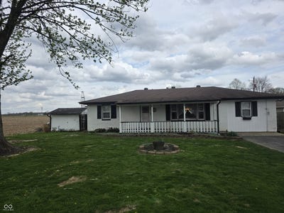 /international/us/604-n-carroll-drive-westport-in-110106983576/
