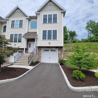 /international/us/19-oak-meadows-drive-brookfield-ct-110109139625/