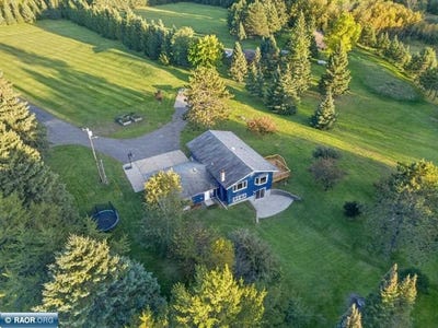 /international/us/3875-berg-rd-hibbing-mn-110110350305/