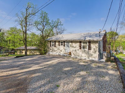 /international/us/26418-fisher-cove-lane-pittsburg-mo-110107397964/
